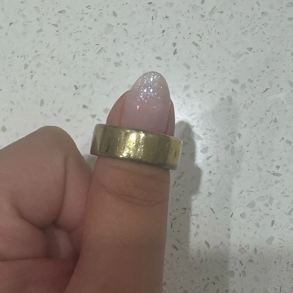 Oura Ring 4 — Gold exterior size 7